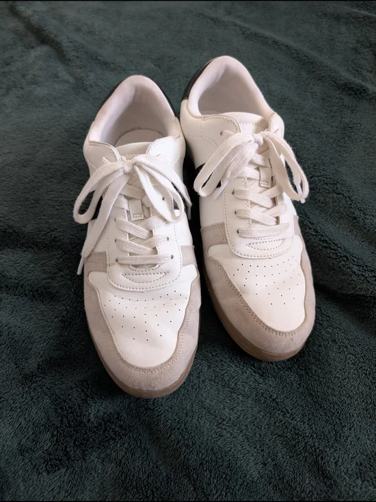 Universal Thread White sneakers - Picture 3 of 5